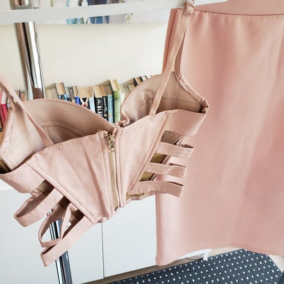 Super cute pink leather bustier and matching skirt - Picture 2 of 5